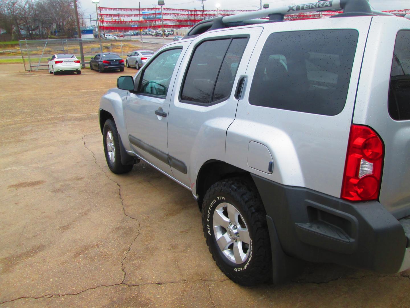 2011 SILVER Nissan Xterra Pro-4X 4WD (5N1AN0NW3BC) with an 4.0L V6 DOHC 24V engine, located at 1815 NE 28th St., Fort Worth, TX, 76106, (817) 625-6251, 32.795582, -97.333069 - Photo#7